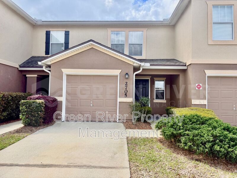 1500 Calming Water Dr in Orange Park, FL - Foto de edificio