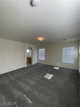 9210 Pembrook Falls Ave in Las Vegas, NV - Building Photo - Building Photo