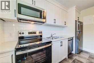 5 Heiman St in Kitchener, ON - Building Photo - Building Photo