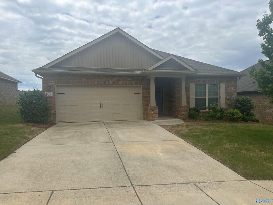 109 Fern Valley Ct NW in Madison, AL - Building Photo