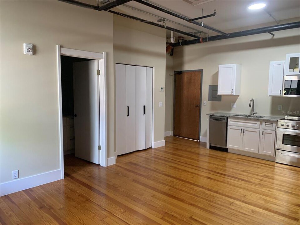 306 W Wisconsin Ave-Unit -302 in DeLand, FL - Building Photo