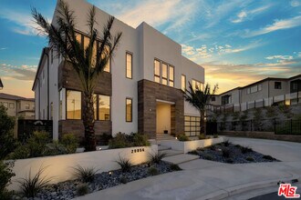 20056 Mersey Ln in Los Angeles, CA - Building Photo - Building Photo