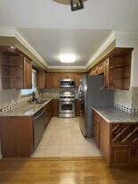 855 Moraga Dr in Los Angeles, CA - Building Photo