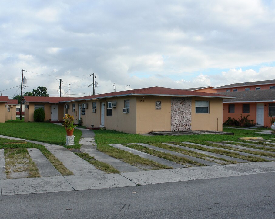 10715-10725 SW 7th Ter in Miami, FL - Building Photo