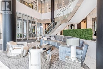 9471 Yonge St in Richmond Hill, ON - Building Photo - Building Photo