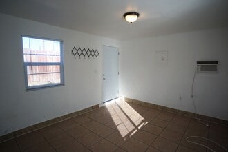 430 Crawford St in Bakersfield, CA - Building Photo - Building Photo