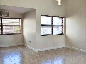 9970 NW 9th St Cir in Miami, FL - Building Photo - Building Photo