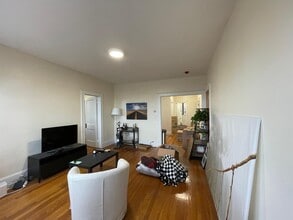 206 Massachusetts Ave in Arlington, MA - Foto de edificio - Building Photo