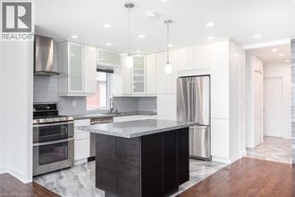 2162 Mt Forest Dr in Burlington, ON - Building Photo - Building Photo