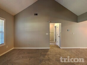 1009 Butterfly Cove Way in Locust Grove, GA - Foto de edificio - Building Photo