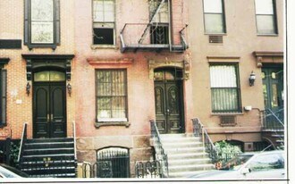 240 E 74th St in New York, NY - Building Photo