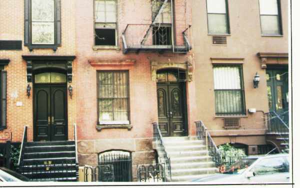 240 E 74th St in New York, NY - Building Photo