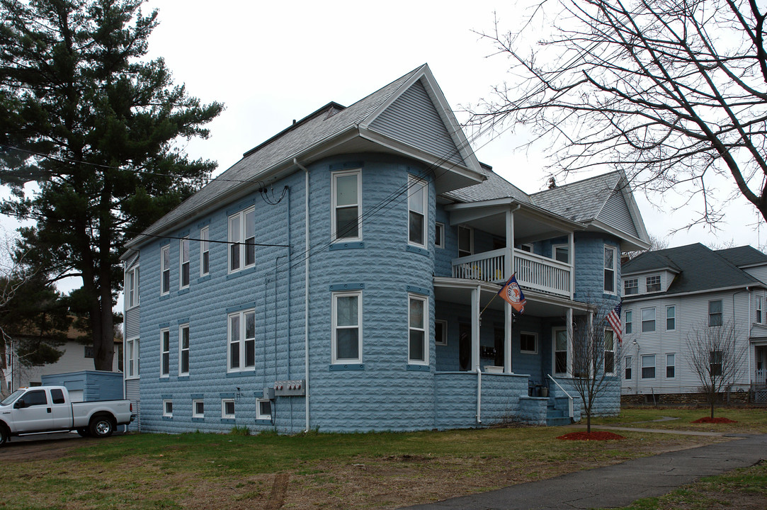 320 Sargeant St in Holyoke, MA - Building Photo