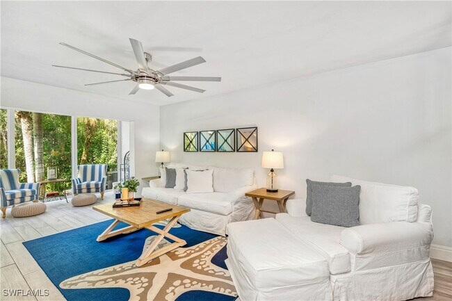 3001 Sandpiper Bay Cir in Naples, FL - Foto de edificio - Building Photo