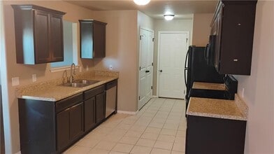 100 Willow Dr in Centerton, AR - Building Photo - Building Photo