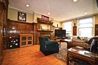 1793 Beacon St, Unit 5 in Brookline, MA - Foto de edificio - Building Photo