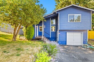 3004 SW 106th St in Seattle, WA - Foto de edificio - Building Photo