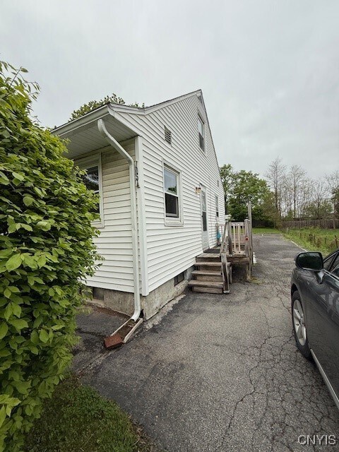 103 Drexler Ave S in Liverpool, NY - Building Photo