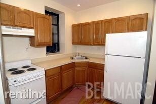 240 E 24th St-Unit -3F in New York, NY - Building Photo - Building Photo