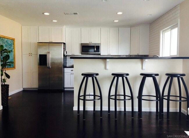 357 Winsome Pl in Encinitas, CA - Foto de edificio - Building Photo