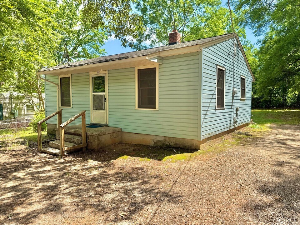 1617 Wedgedale Ave in Statesville, NC - Building Photo