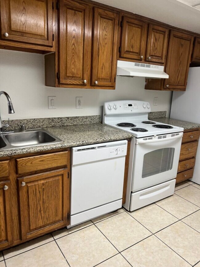 2217 N Jones Blvd in Las Vegas, NV - Building Photo - Building Photo