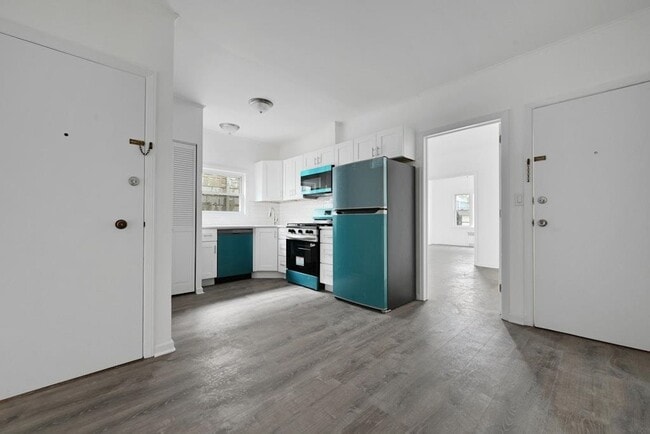 property at 33 E 42nd St