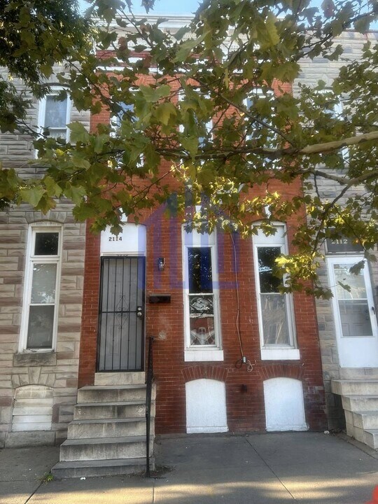 2114 Wilkens Ave in Baltimore, MD - Building Photo