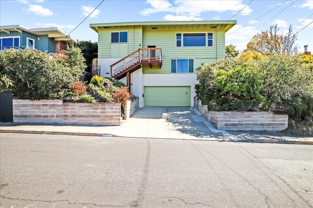 2352 Carquinez Ave in El Cerrito, CA - Building Photo