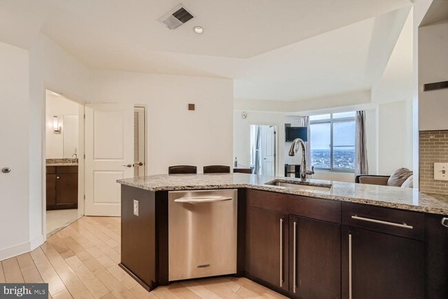 675 S President St in Baltimore, MD - Building Photo - Building Photo