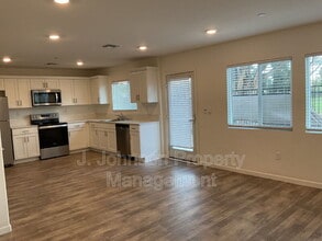 470 Miwok Ln in Manteca, CA - Building Photo - Building Photo