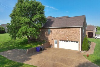 218 Thoroughbred Way in White House, TN - Building Photo - Building Photo