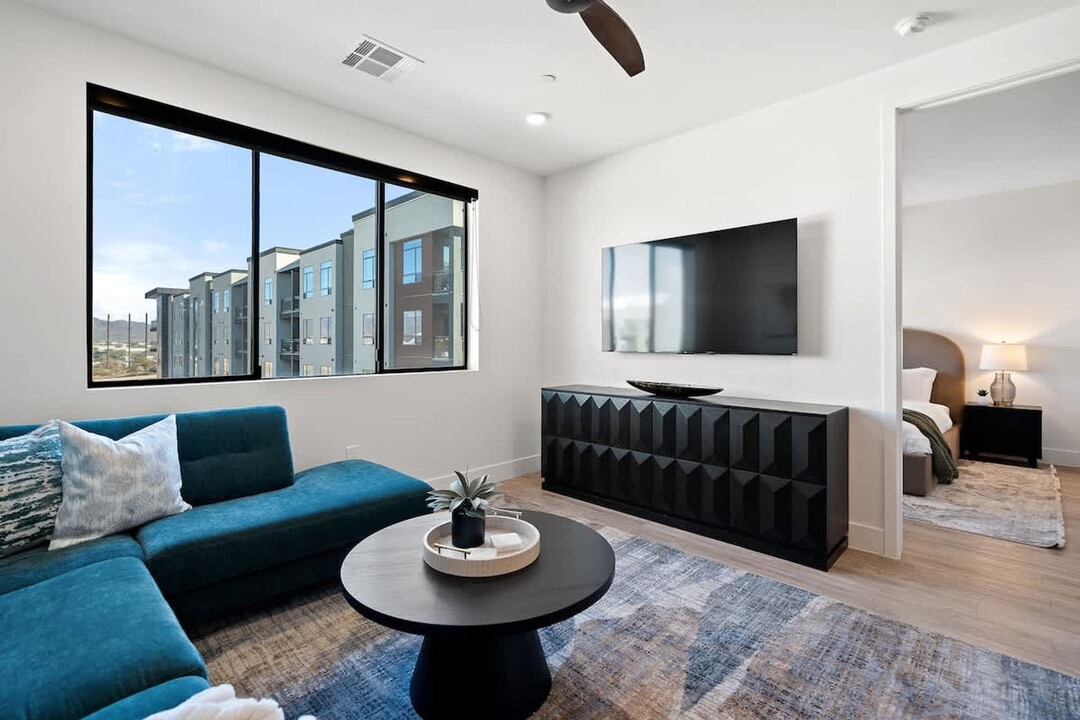 15825 N 71st St in Scottsdale, AZ - Building Photo