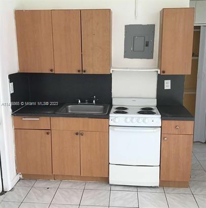 2550 York St-Unit -B in Opa Locka, FL - Building Photo - Building Photo
