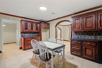 8565 Ridgepoint Dr in Houston, TX - Building Photo - Building Photo