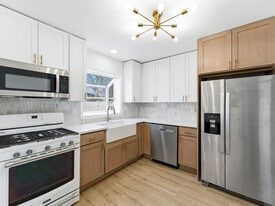 921 Pasadena Dr in Somerdale, NJ - Building Photo