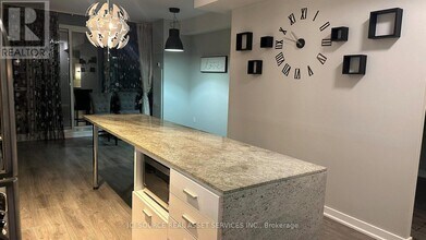 29 Singer Ct in Toronto, ON - Building Photo - Building Photo