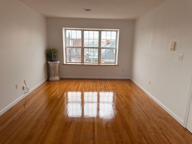 216 Amity St, Unit 2 in Elizabeth, NJ - Building Photo - Building Photo