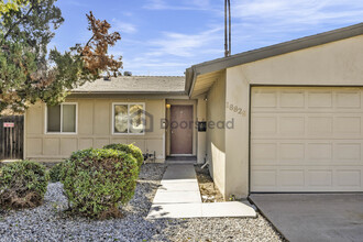 18828 Napa St in Northridge, CA - Foto de edificio - Building Photo