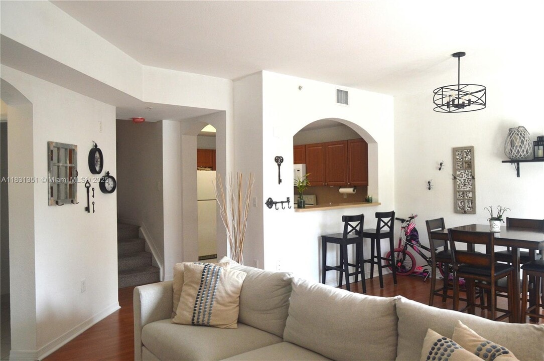 8912 W Flagler St in Miami, FL - Building Photo