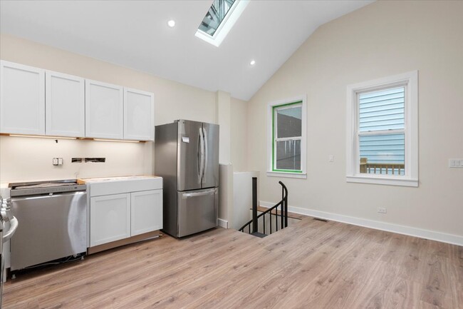 property at 1013 N Winchester Ave