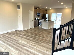 7616 Johnnycake Rd in Woodlawn, MD - Building Photo - Building Photo