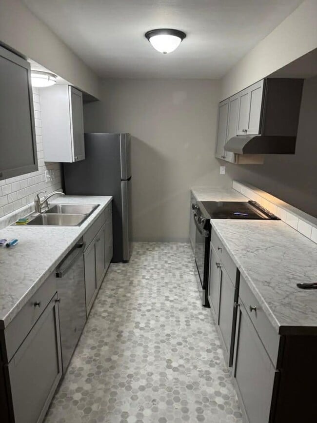1705 Kimball Ave in Waterloo, IA - Building Photo - Building Photo
