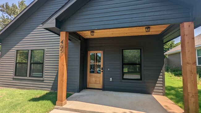 405 E Shepherd St in Denison, TX - Building Photo - Building Photo