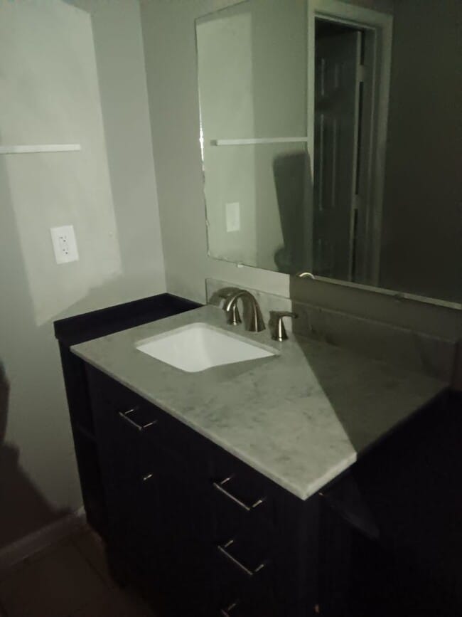 208 NE Cedar Ct in Blue Springs, MO - Building Photo - Building Photo