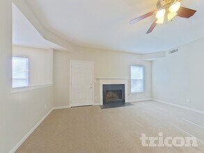 4275 Spur Look Crossing in Douglasville, GA - Foto de edificio - Building Photo