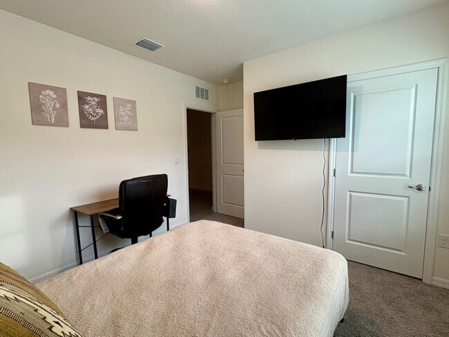 373 Hickory Crse Trl in Ocala, FL - Foto de edificio - Building Photo