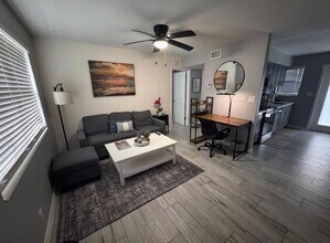 136 Akron St in Lake Worth Beach, FL - Building Photo - Building Photo