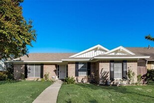 1110 Doss Dr in Garland, TX - Building Photo