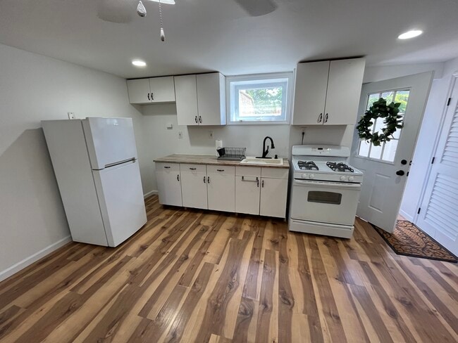 66 Prospect Rd in Centerport, NY - Foto de edificio - Building Photo